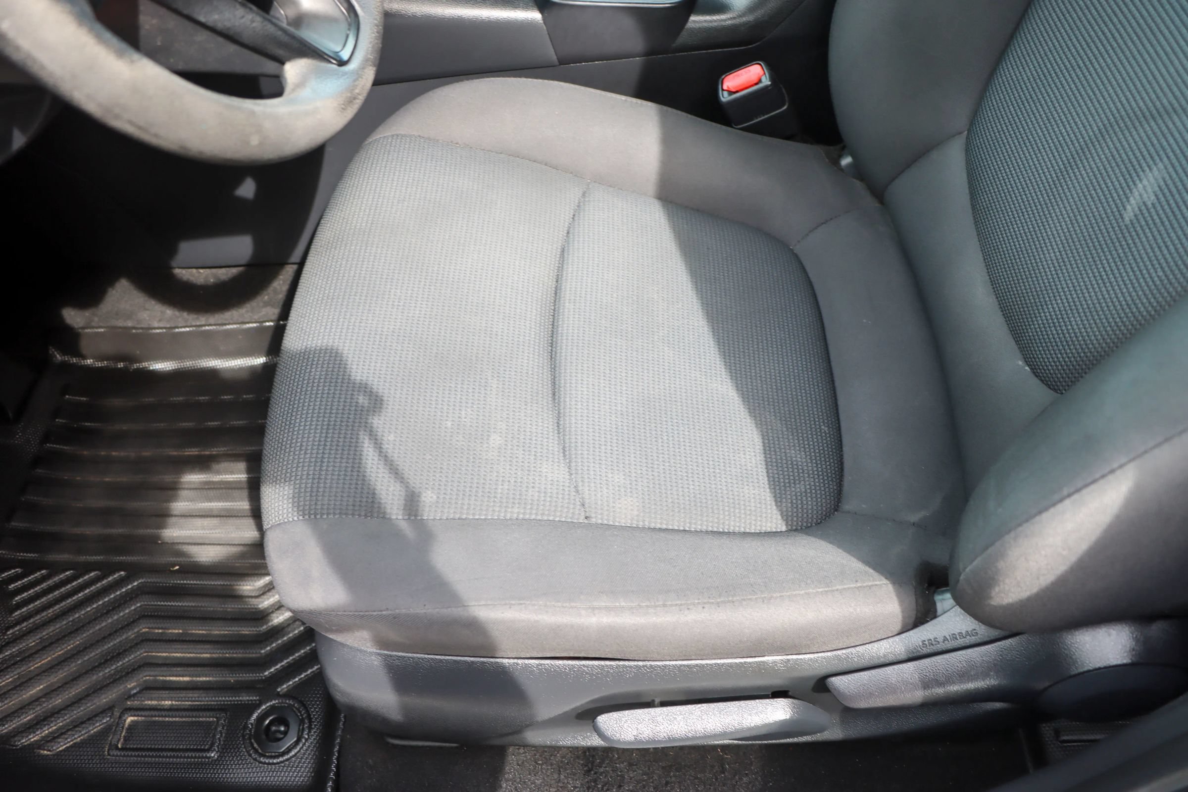 Used 2019 Toyota RAV4 LE FWD image 15