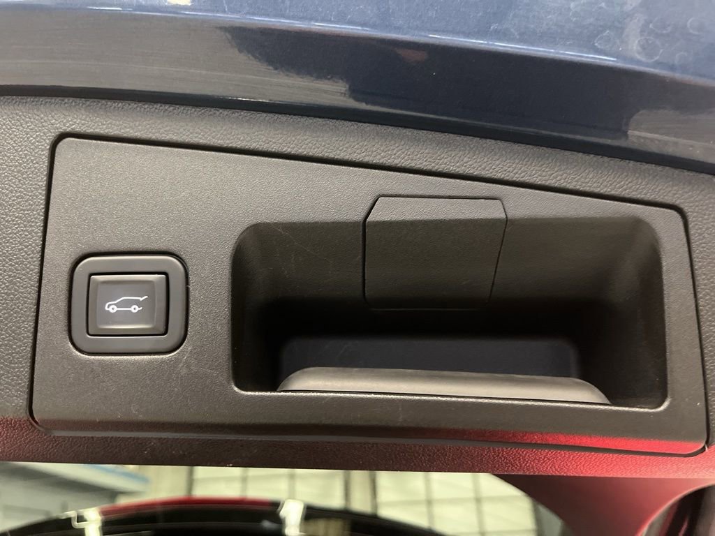 Used 2021 Cadillac XT4 Premium Luxury w/ Cold Weather Package image 36