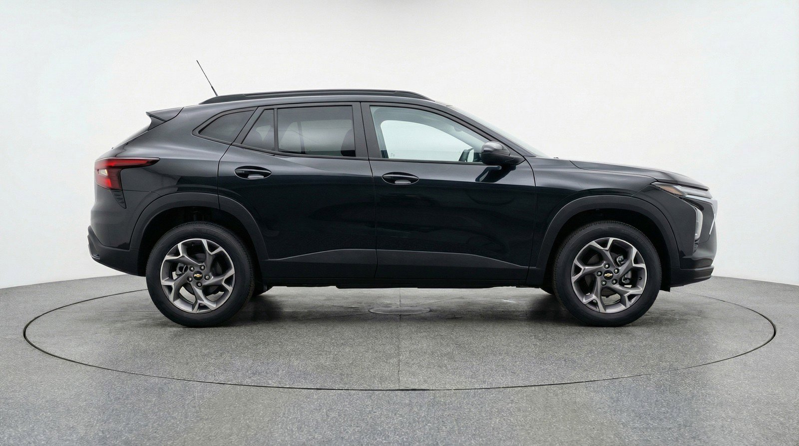 Used 2025 Chevrolet Trax LT FWD image 11