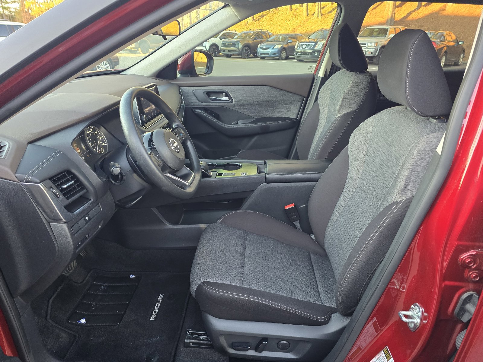 Used 2023 Nissan Rogue SV image 11