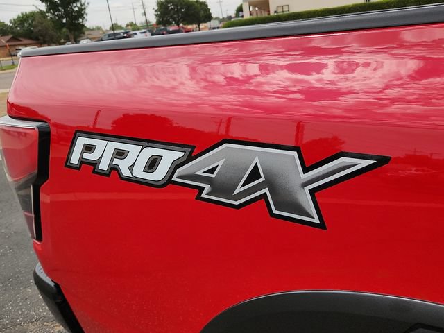 Used 2021 Nissan Titan PRO-4X w/ Pro-4x Convenience Package AWD/4WD image 8
