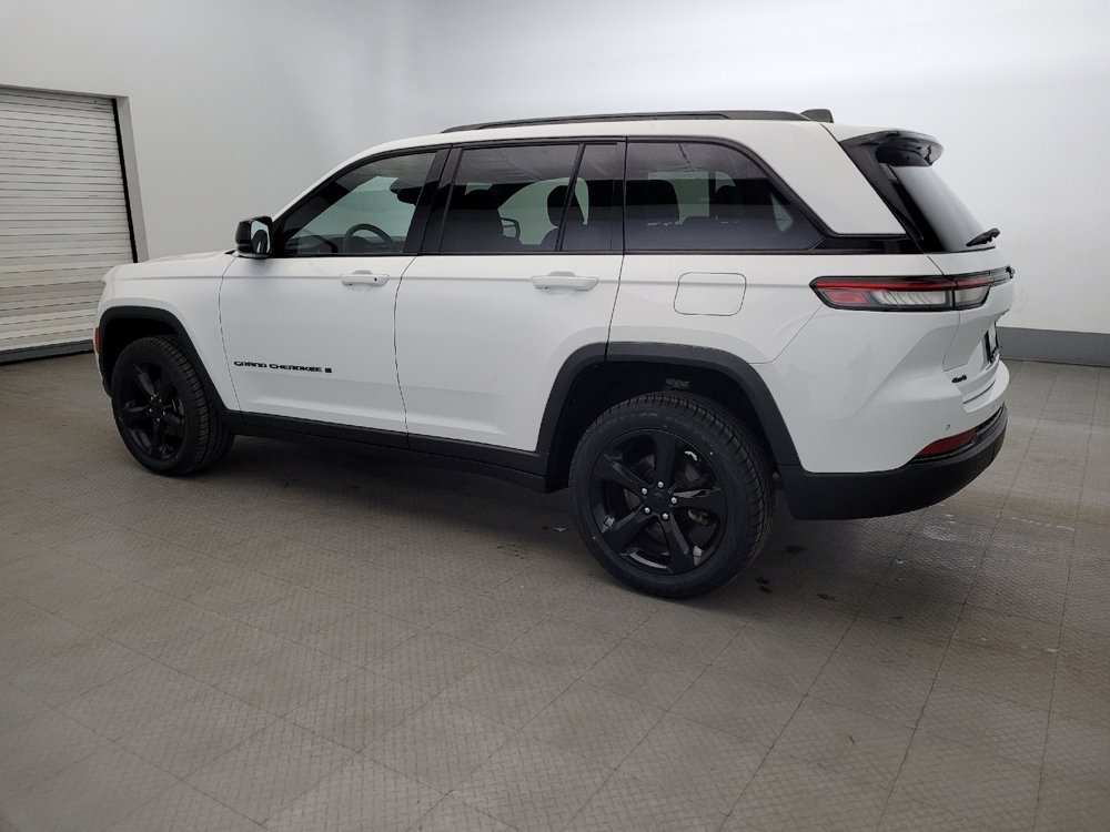 Used 2023 Jeep Grand Cherokee Altitude AWD/4WD image 3
