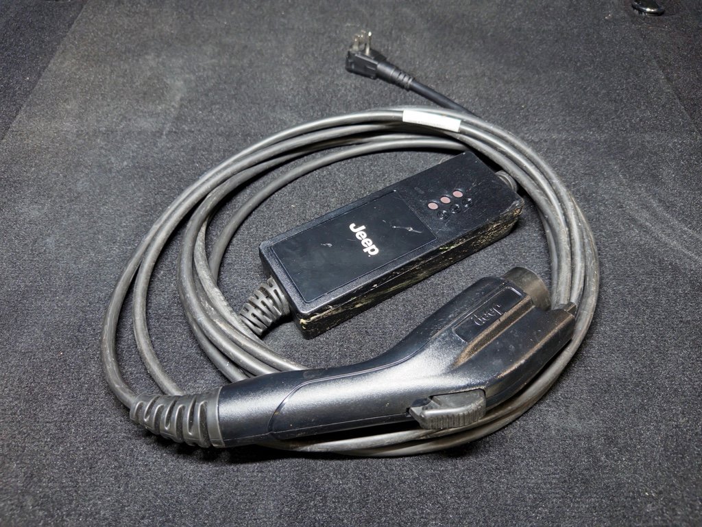 Used 2024 Jeep Wrangler Sahara image 6