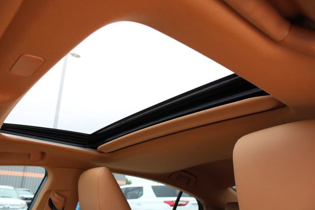 Used 2024 Lexus ES 350 w/ Premium Package FWD image 5
