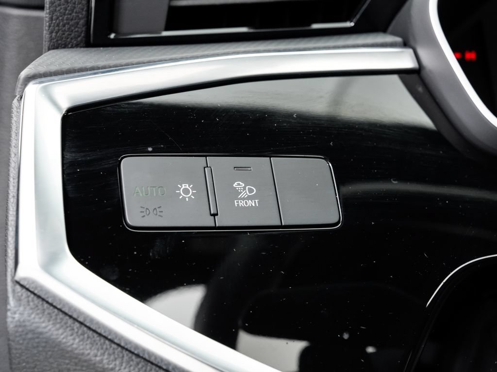 Certified 2025 Audi Q3 2.0T Premium w/ Convenience Package AWD/4WD image 11