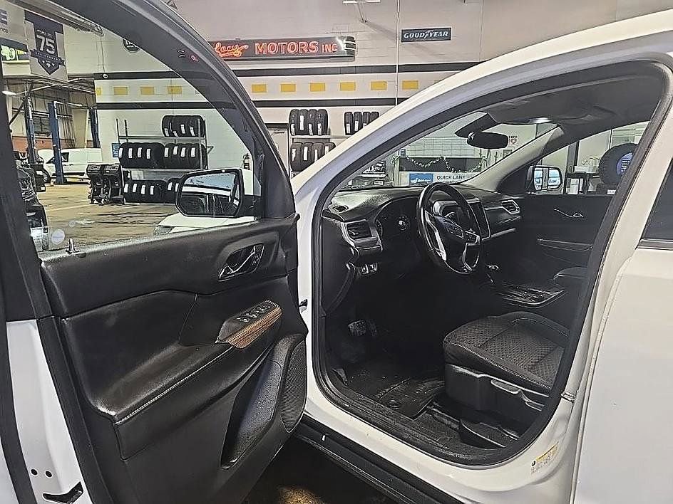 Used 2018 GMC Acadia SLE image 12
