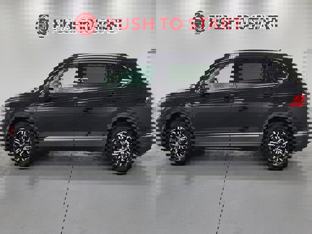 Used 2021 Volkswagen Tiguan SE w/ Panoramic Sunroof Package FWD image 6