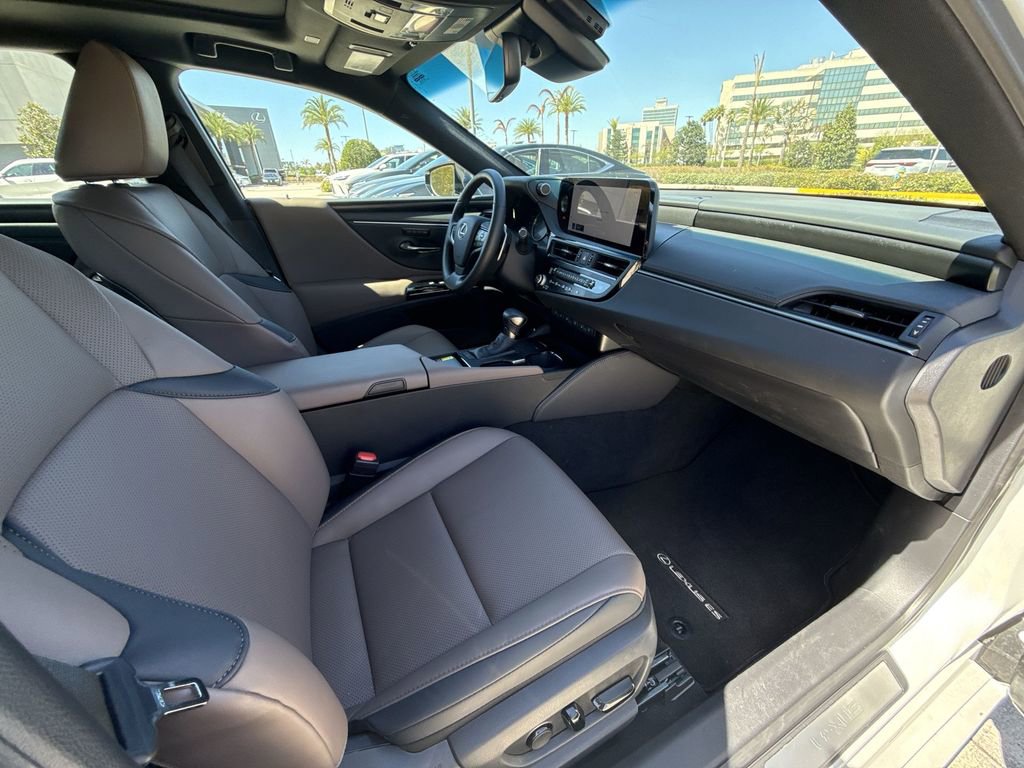 Used 2025 Lexus ES 350 w/ Premium Package image 15