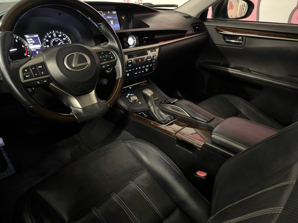 Used 2016 Lexus ES 350 w/ Luxury Package w/Wood Trim FWD image 19