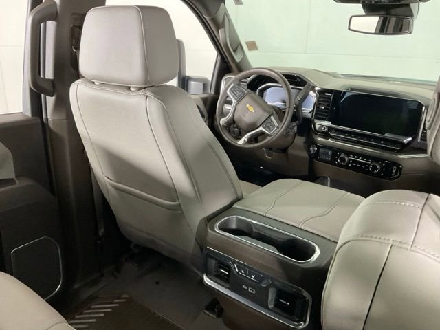 Used 2025 Chevrolet Silverado 2500 LTZ w/ LTZ Convenience Package image 34
