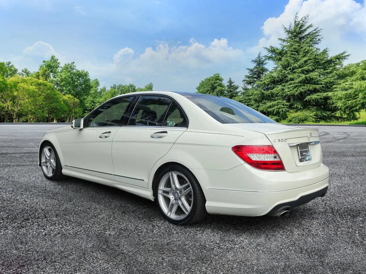 Used 2012 Mercedes-Benz C 300 4MATIC Sedan image 3
