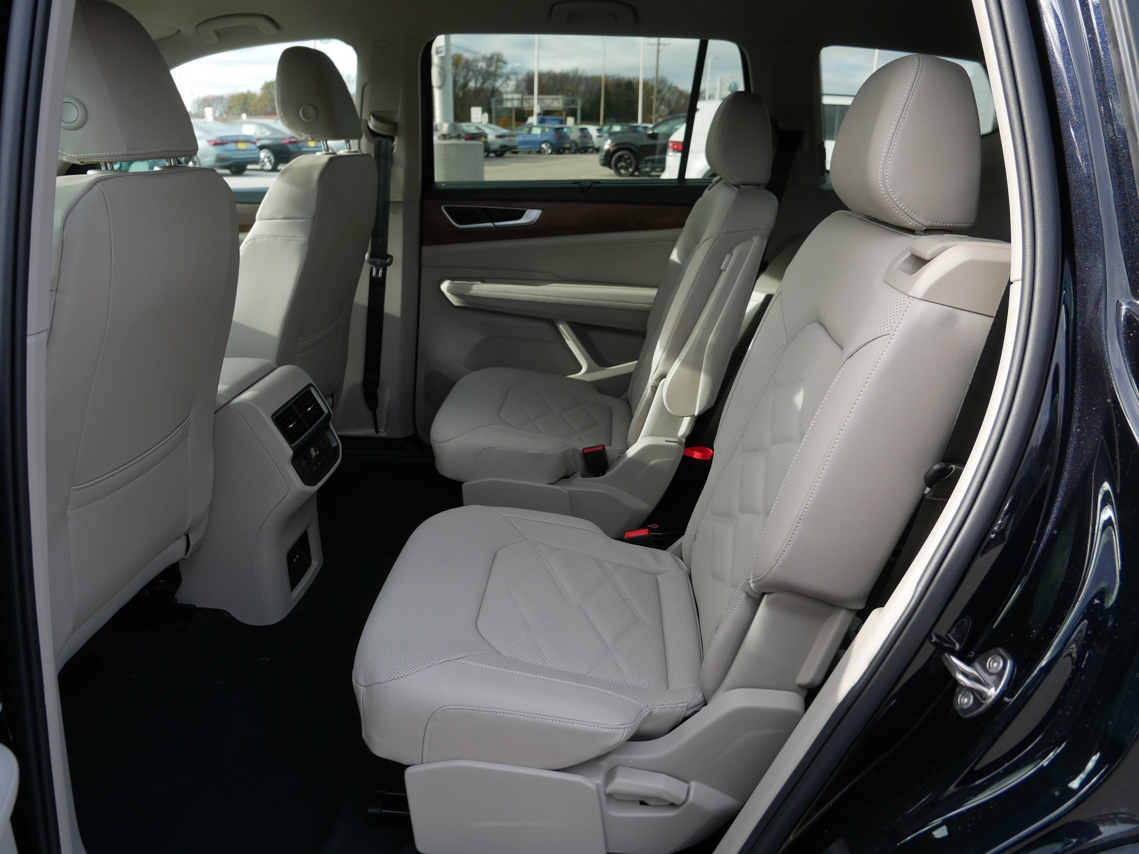 New 2026 Volkswagen Atlas SE image 8