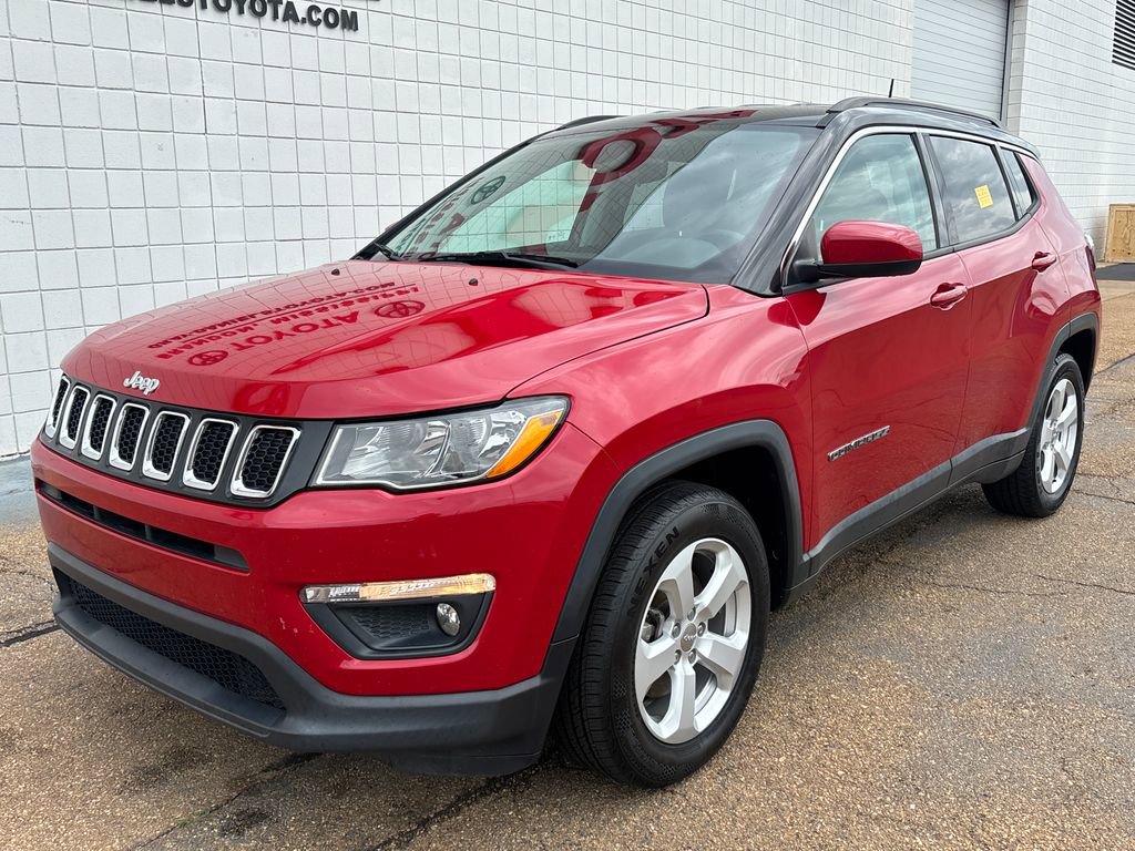Used 2018 Jeep Compass Latitude FWD image 1