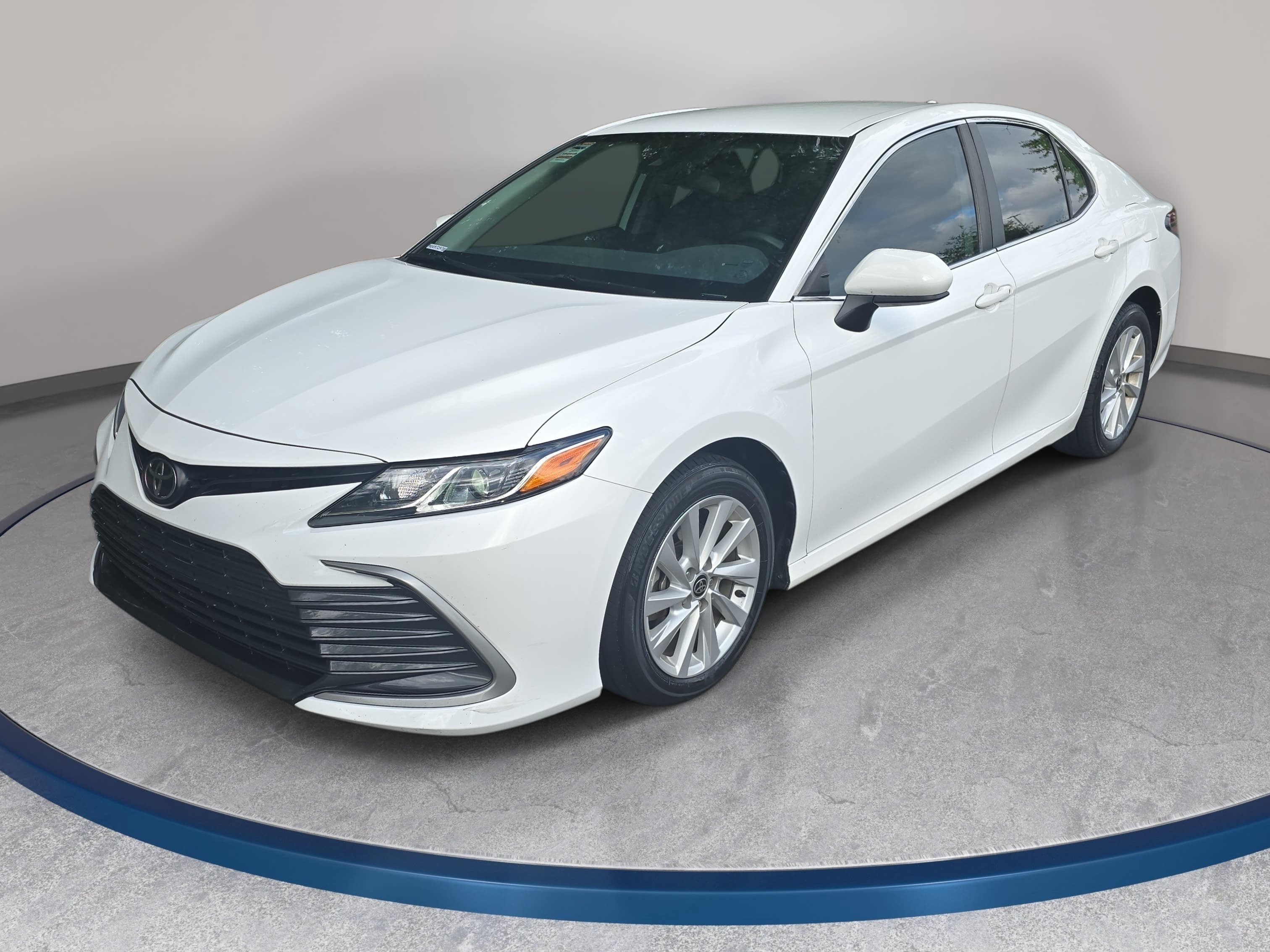 Used 2022 Toyota Camry LE FWD image 1