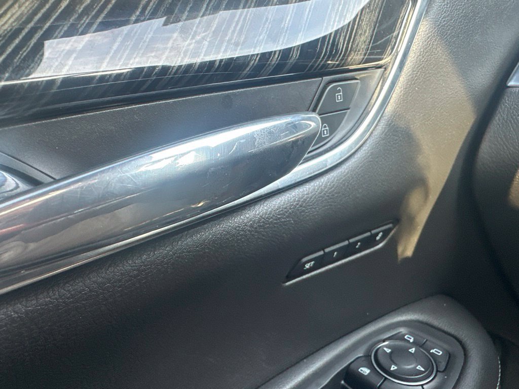 Used 2022 Cadillac XT6 Premium Luxury w/ Technology Package FWD image 21