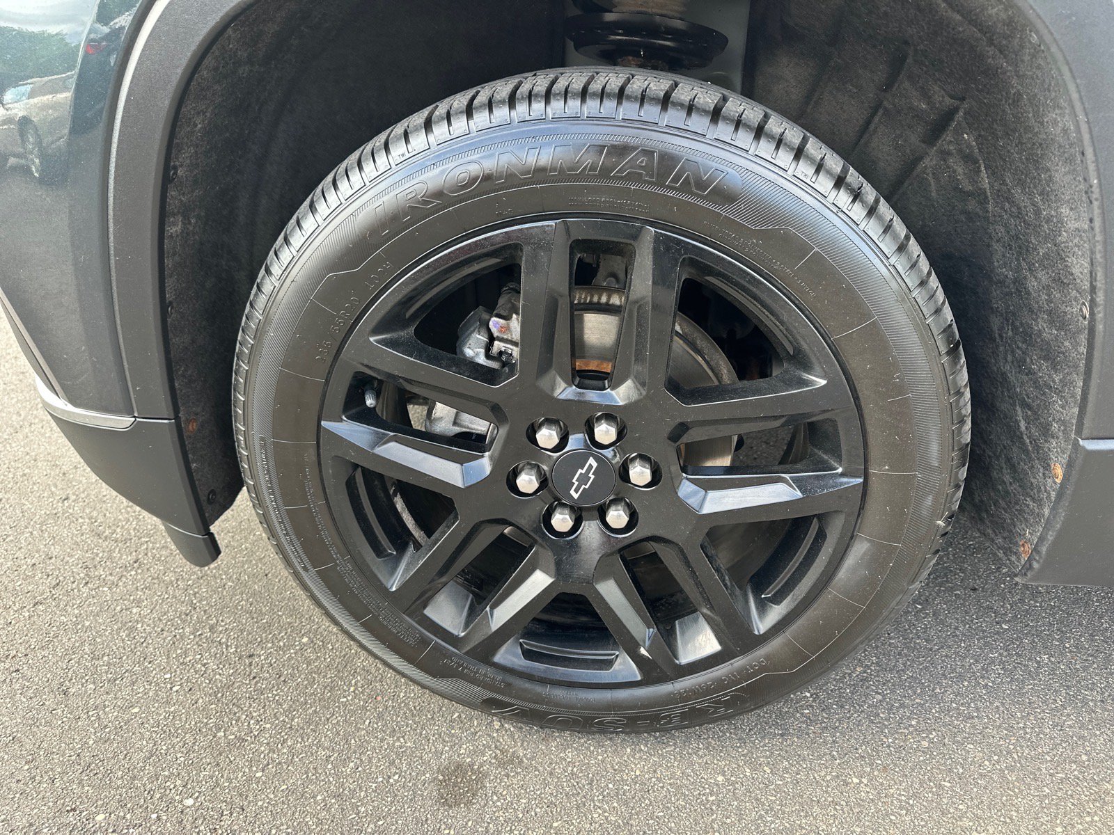 Used 2021 Chevrolet Traverse LT w/ LPO, 'HIT The Road' Package AWD/4WD image 9