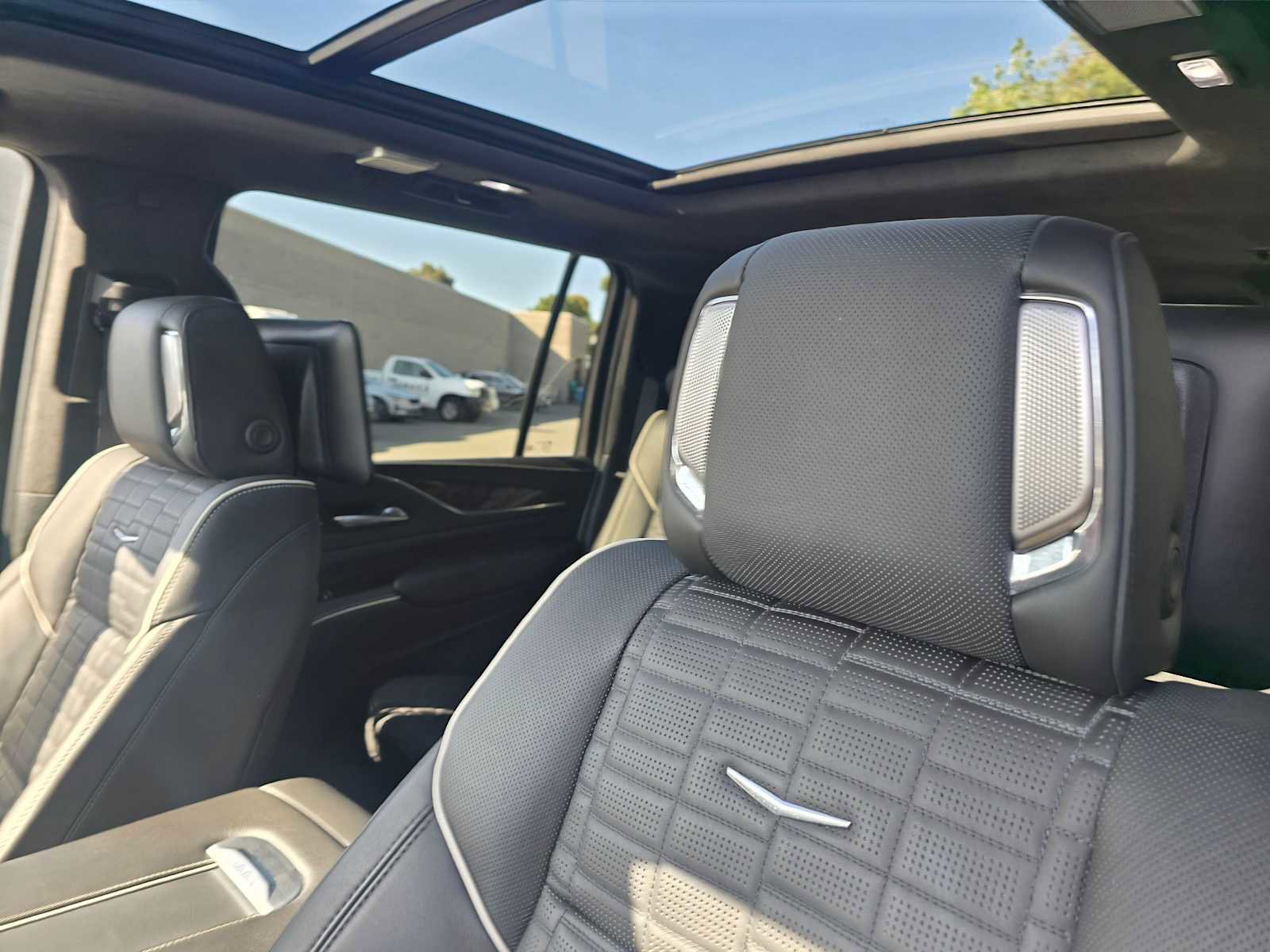 Used 2024 Cadillac Escalade ESV Premium Luxury Platinum image 26