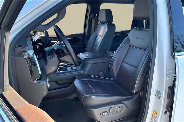 Used 2025 GMC Sierra 3500 Denali w/ Denali Reserve Package image 22