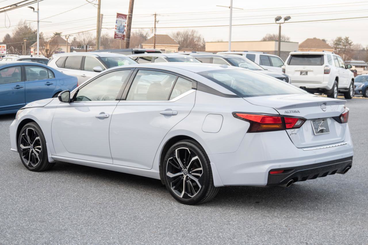 Used 2023 Nissan Altima 2.5 SR w/ SR Premium Package image 9