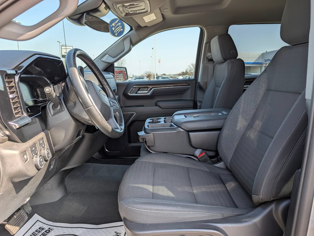 Used 2024 Chevrolet Silverado 1500 LT AWD/4WD image 10