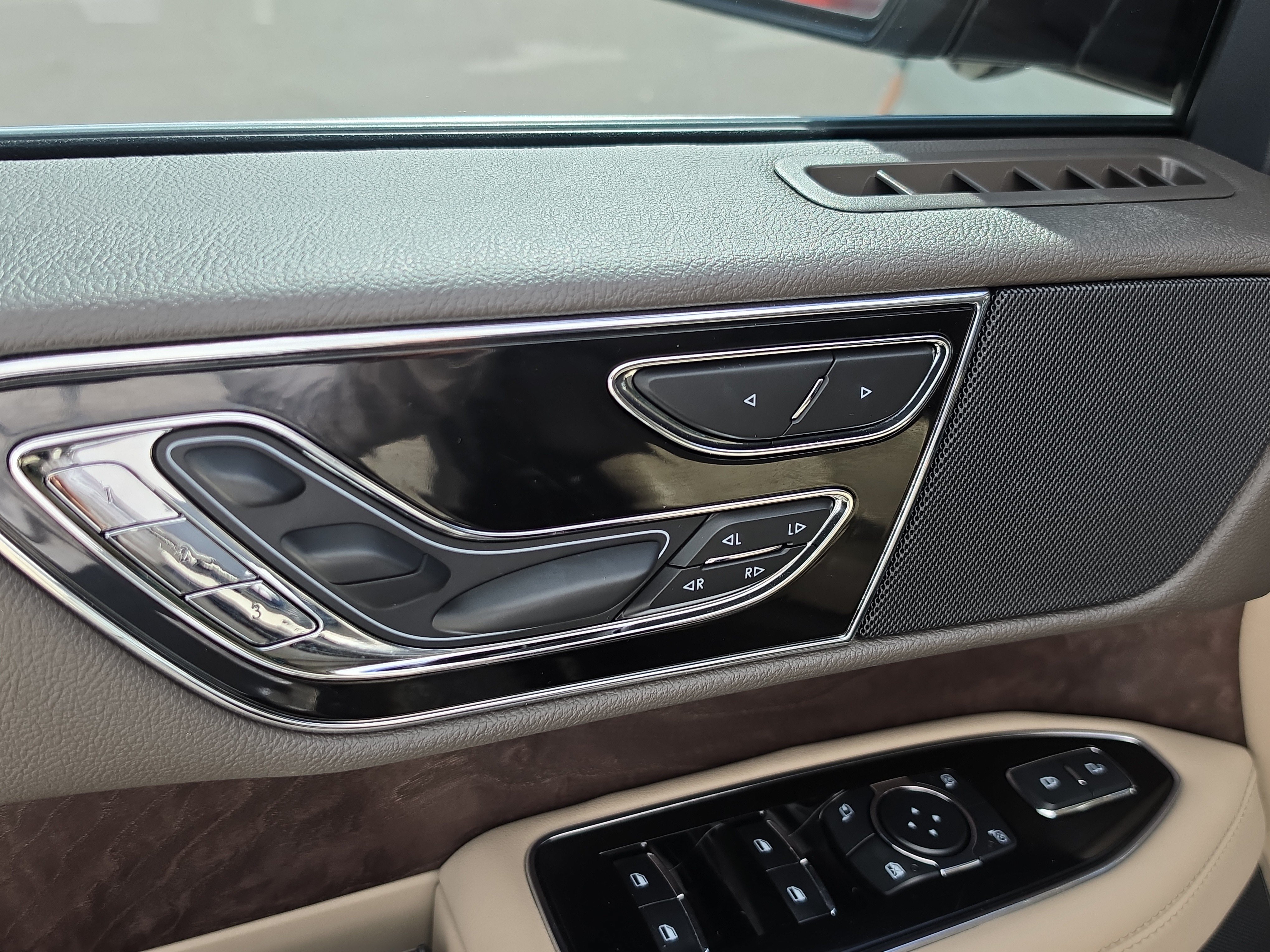 Used 2024 Lincoln Navigator Reserve AWD/4WD image 20