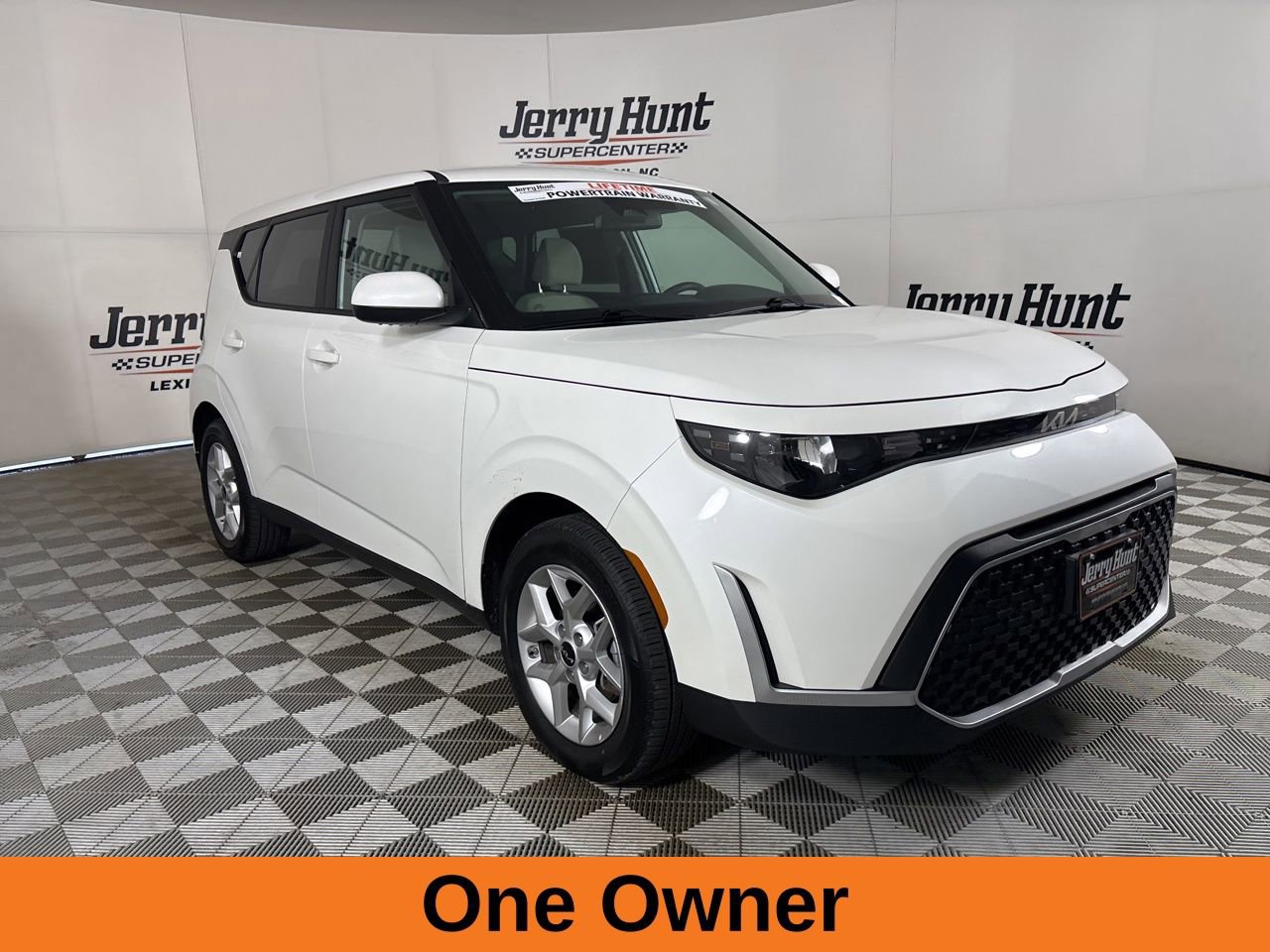 Used 2025 Kia Soul LX image 4