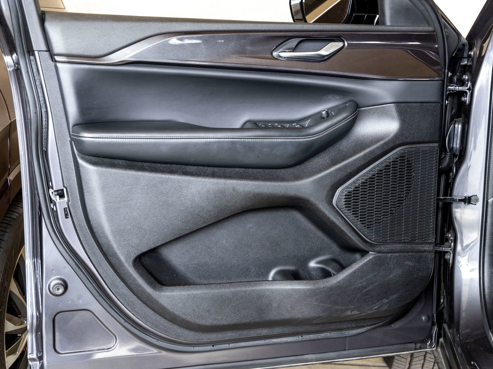 Used 2023 Jeep Grand Cherokee Altitude image 14