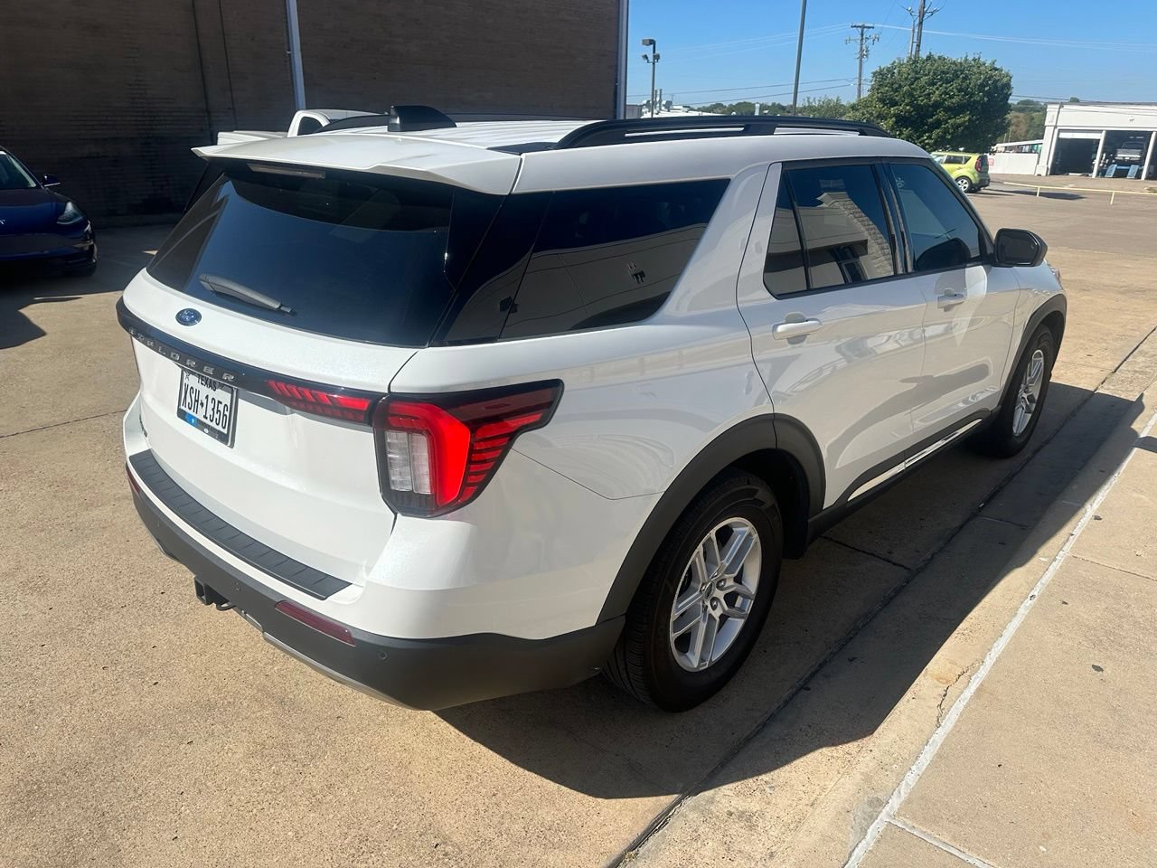 Used 2025 Ford Explorer Active w/ Active Comfort Package RWD image 12