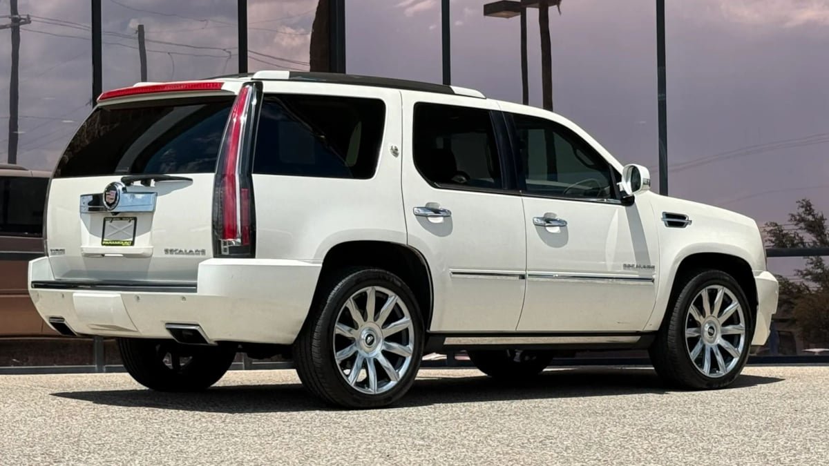 Used 2013 Cadillac Escalade Platinum AWD/4WD image 12