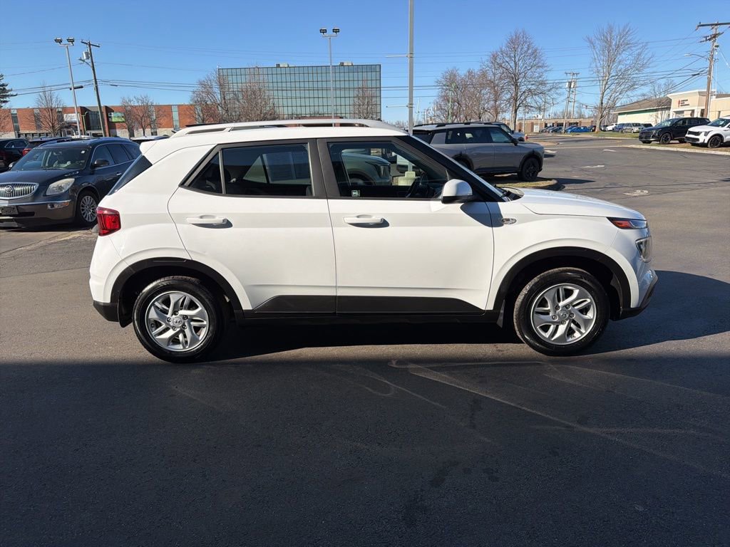 Used 2020 Hyundai Venue SEL image 5