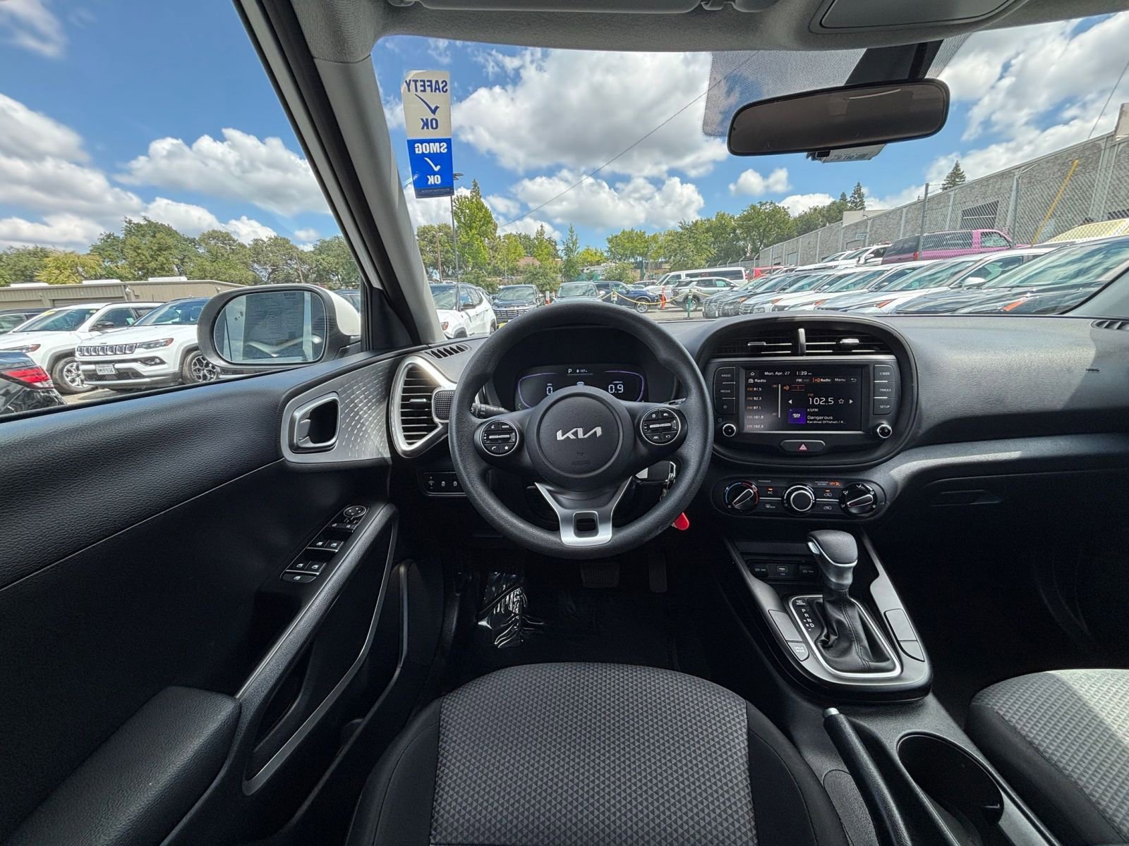 Used 2025 Kia Soul LX w/ LX Technology Package FWD image 32