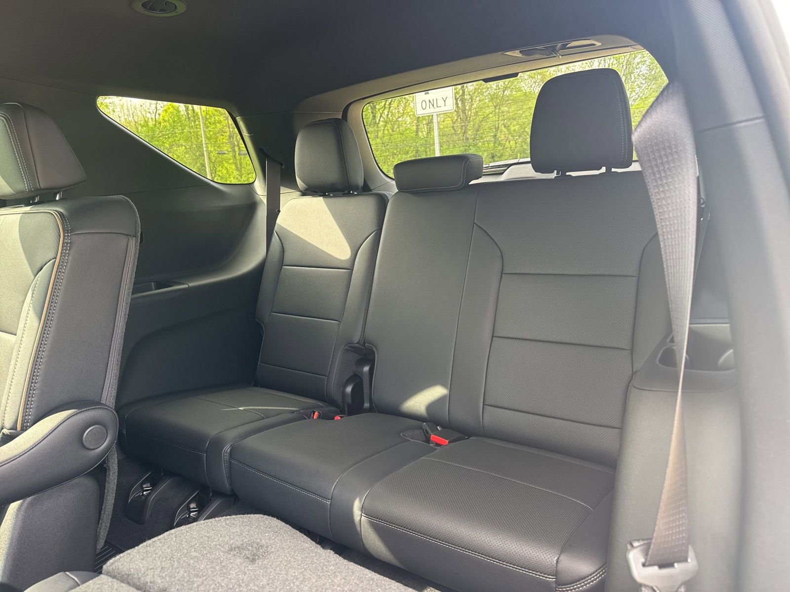 New 2026 Chevrolet Traverse High Country w/ LPO, Floor Liner Package AWD/4WD image 14