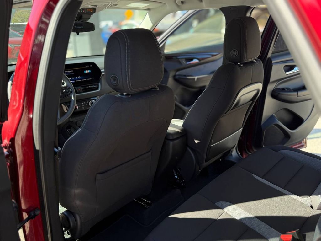 Used 2025 Chevrolet TrailBlazer LT image 27