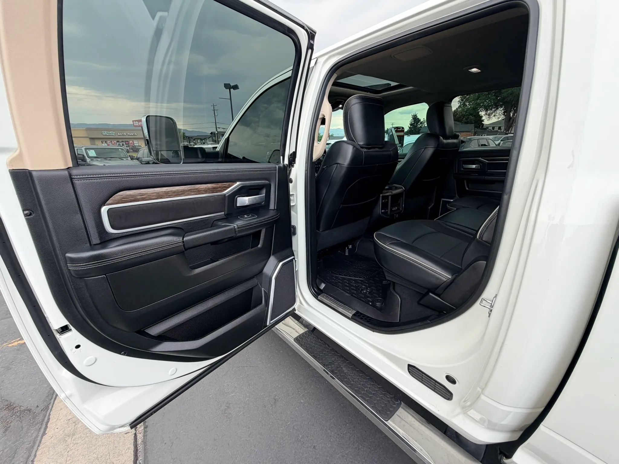 Used 2019 RAM 3500 Laramie AWD/4WD image 20