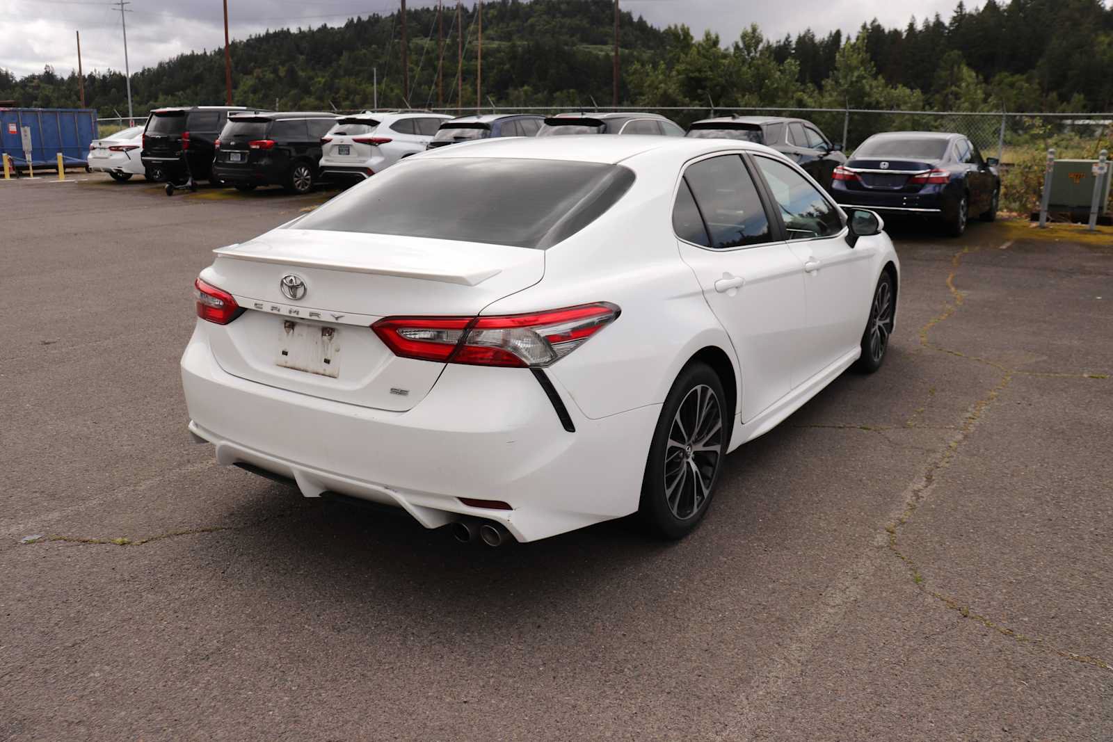 Certified 2018 Toyota Camry SE w/ Moonroof Package FWD image 5