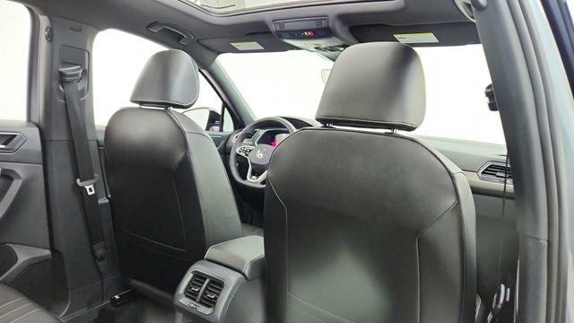 Used 2023 Volkswagen Tiguan SE R-Line image 26
