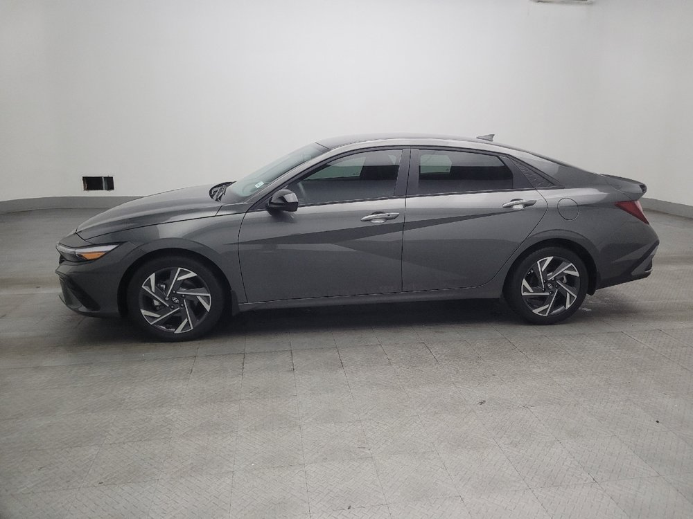 Used 2025 Hyundai Elantra Sport FWD image 2