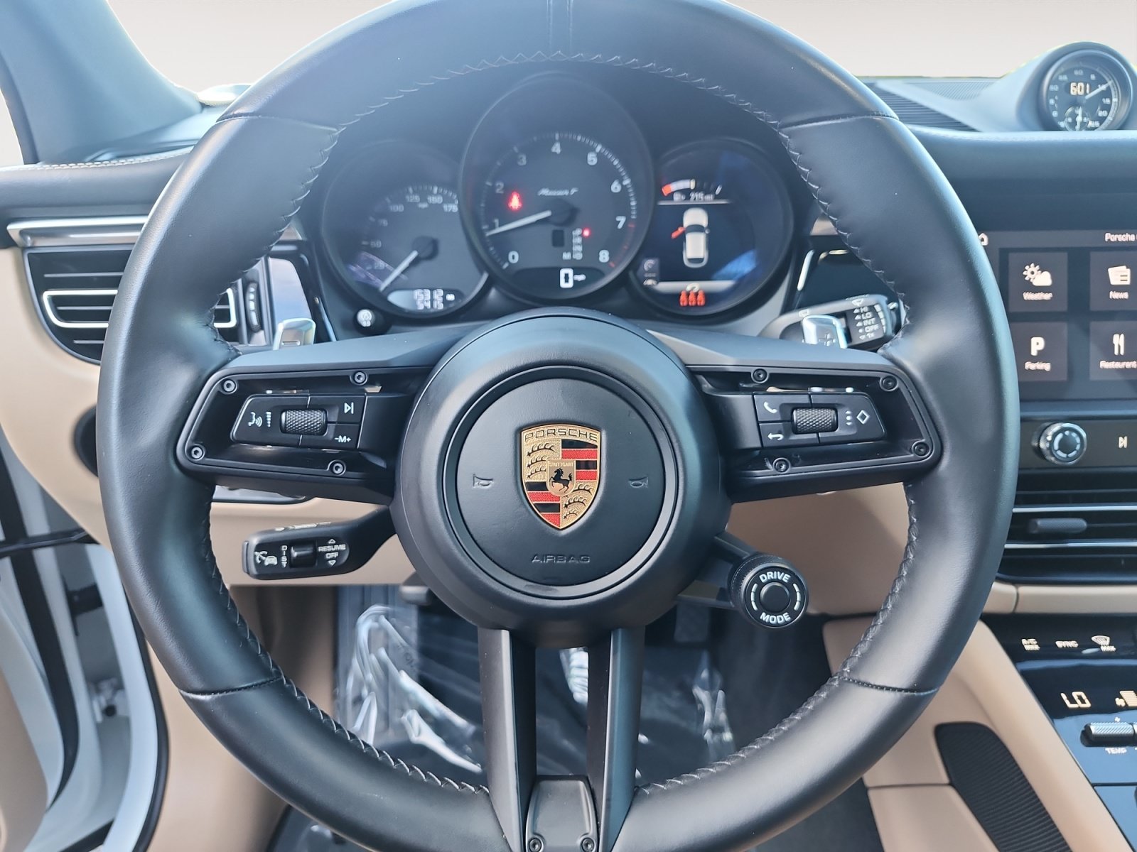 Used 2024 Porsche Macan AWD/4WD image 13