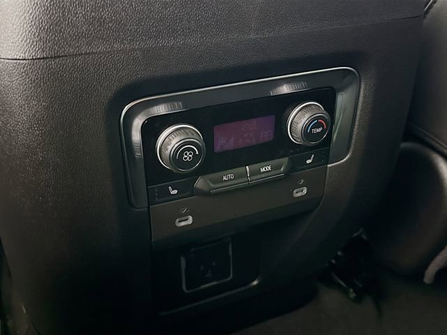 Used 2024 Chevrolet Suburban Premier image 27