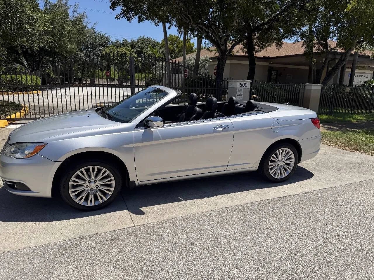Used 2011 Chrysler 200 Limited FWD image 14