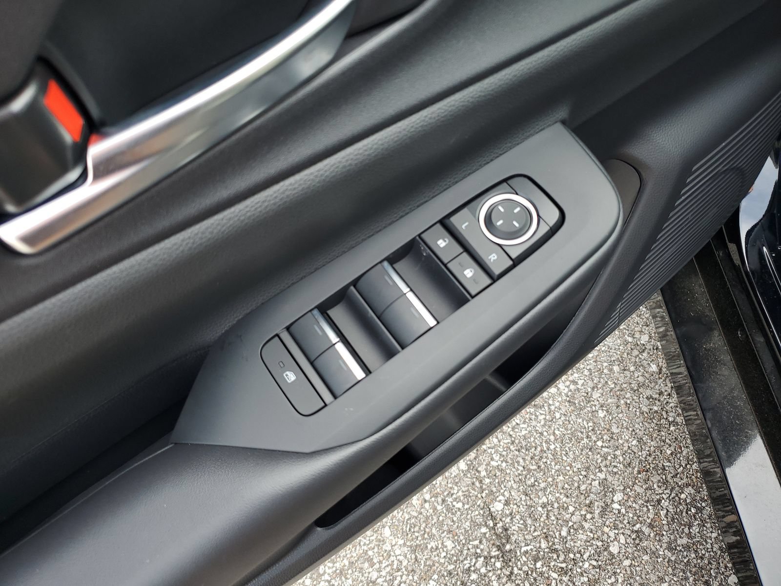 New 2026 Toyota Prius Plug-In Hybrid FWD image 21