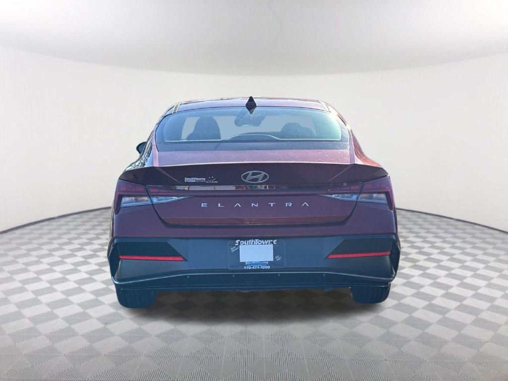Used 2025 Hyundai Elantra SEL FWD image 6