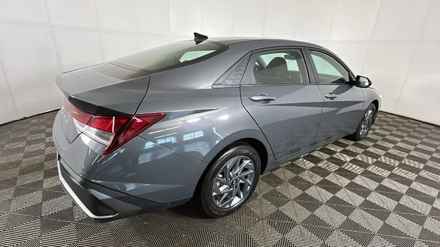 Certified 2024 Hyundai Elantra SEL FWD image 2