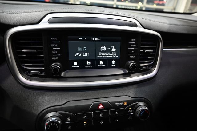 Used 2019 Kia Sorento LX image 18