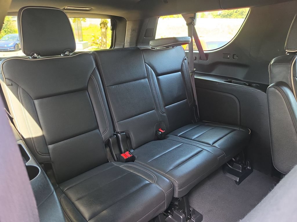 Certified 2024 GMC Yukon XL SLT w/ SLT Luxury Package AWD/4WD image 32