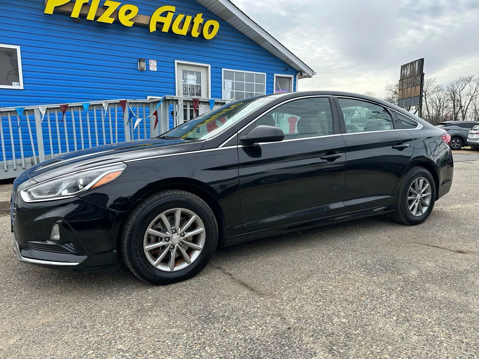 Used 2018 Hyundai Sonata SE w/ Cargo Package image 2