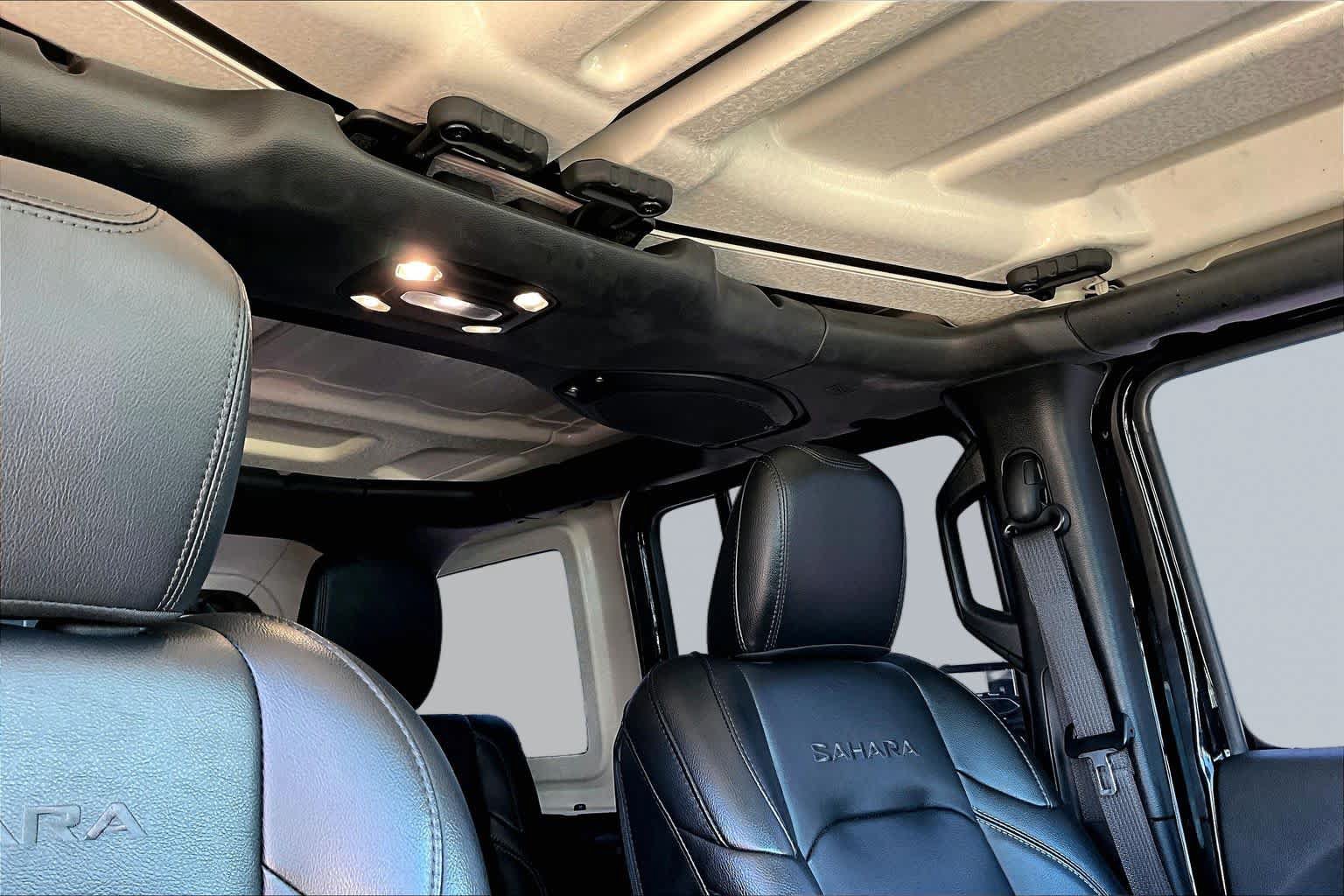 Used 2023 Jeep Wrangler Unlimited Sahara w/ Cold Weather Group AWD/4WD image 13