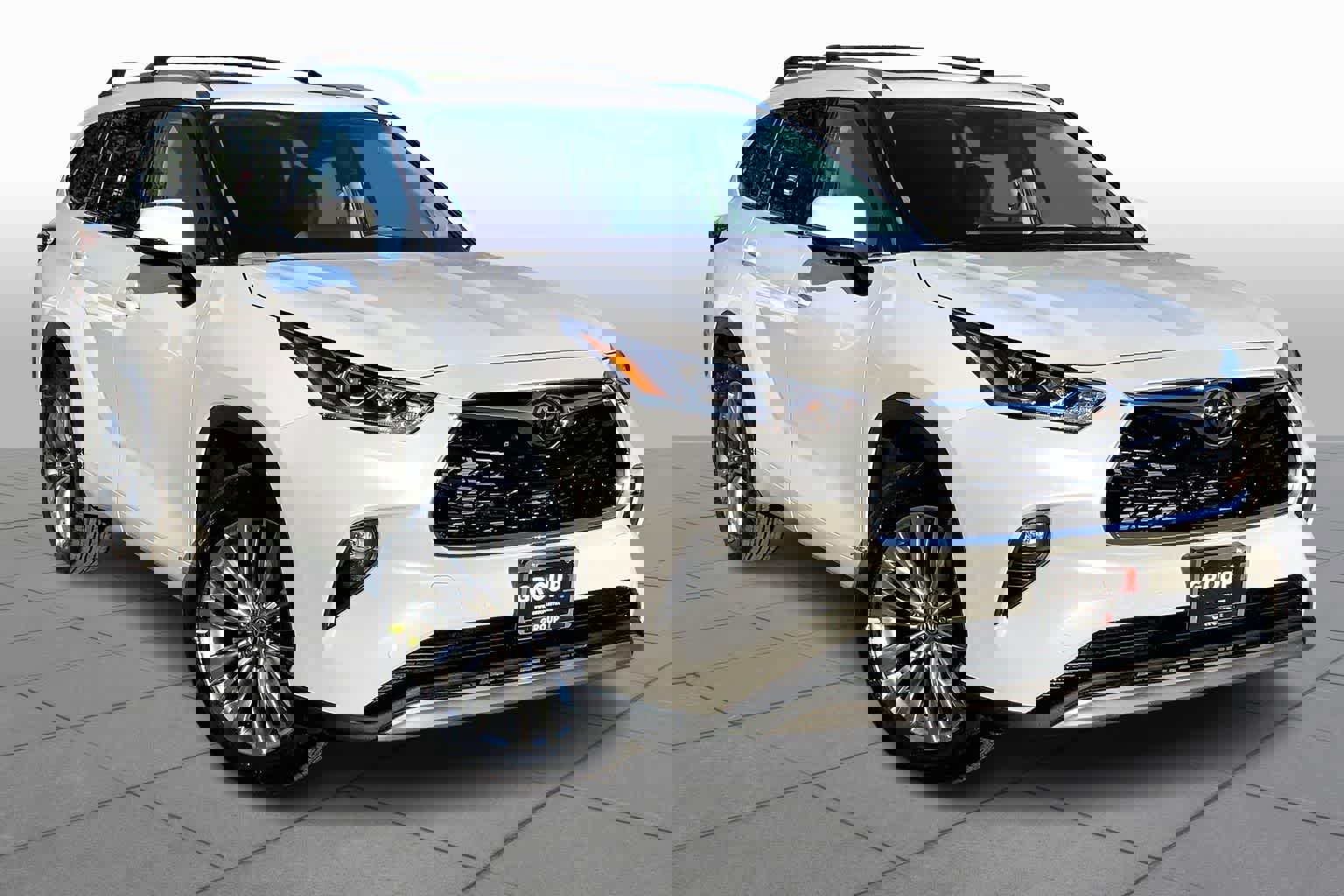 New 2026 Toyota Highlander Platinum image 2