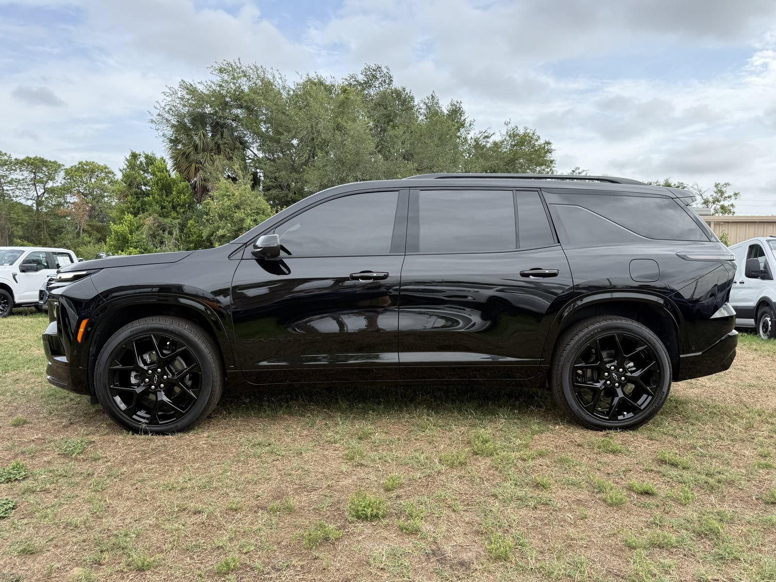 Used 2026 Chevrolet Traverse RS w/ LPO, Floor Liner Package FWD image 8