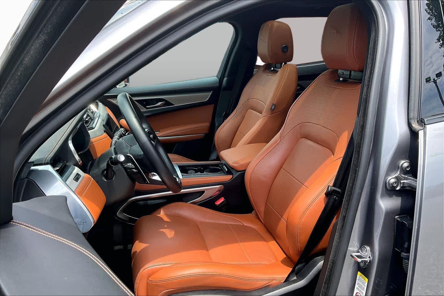 Used 2025 Jaguar F-PACE R-Dynamic S AWD/4WD image 7